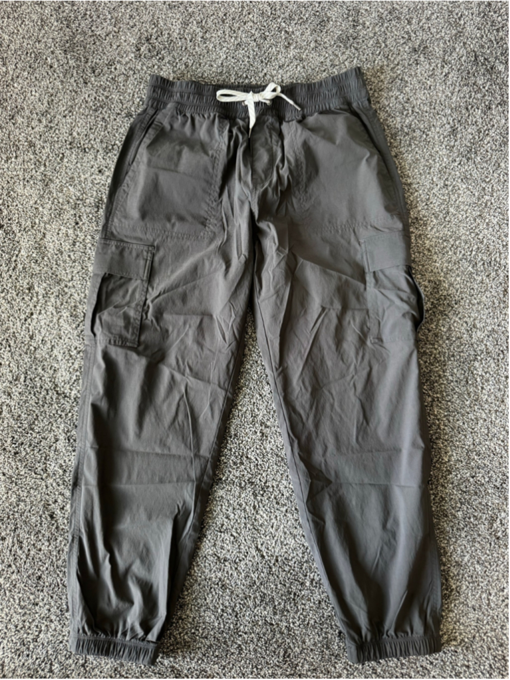 Women's Vuori Birch Cargo Jogger in Charcoal Gray Size Large - Pristine!